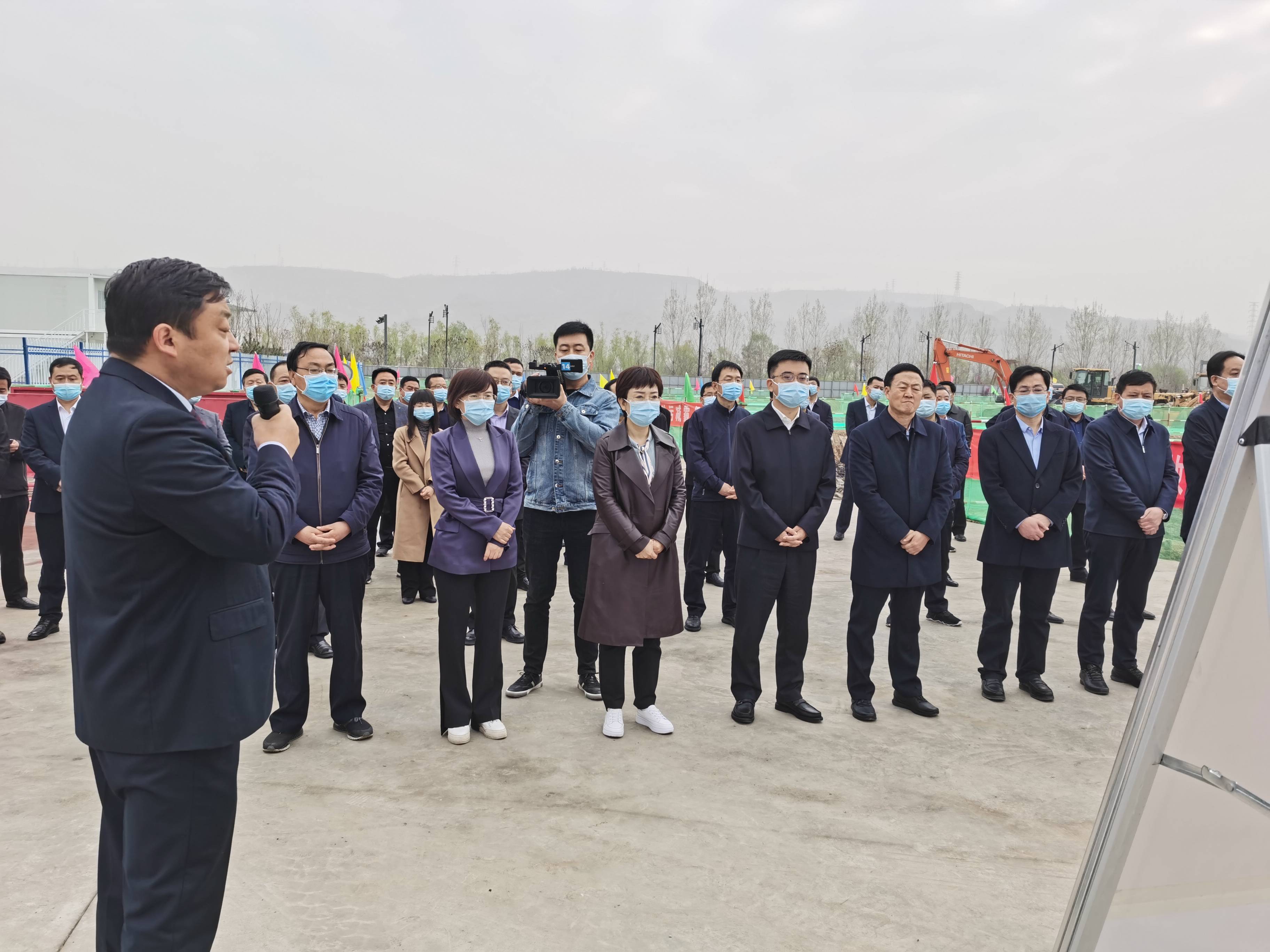 彬州轻工业园区二期标准化厂房项目迎来彬州市委市政府观摩团调研