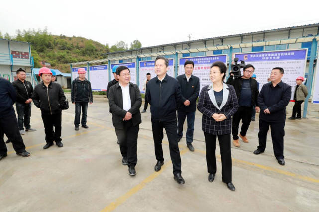 虢正贵龙晓华调研吉凤融城大道湘西机场路交通重点项目建设工作