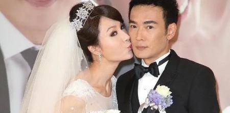 从二人的发文和口述来看,焦恩俊离婚前曾和妻子冷战两年.