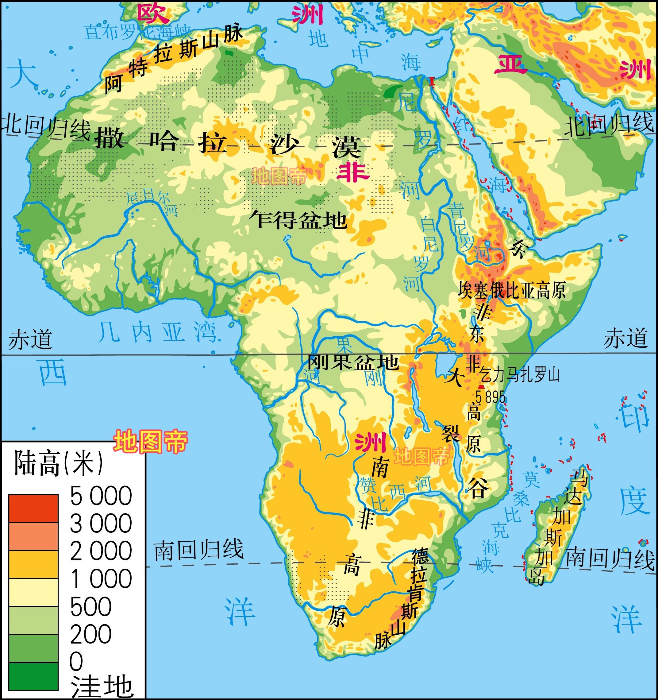 非洲以撒哈拉沙漠为分界,以北阿拉伯人居多,是白人,信伊斯兰教;以南