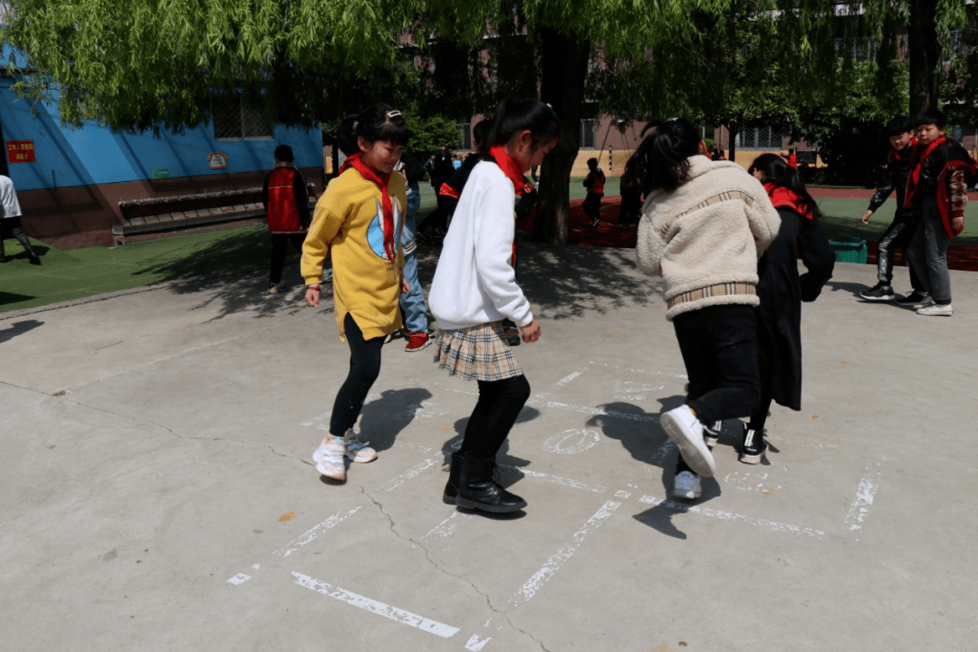 滕州市第四实验小学英才校区开展阳光大课间活动