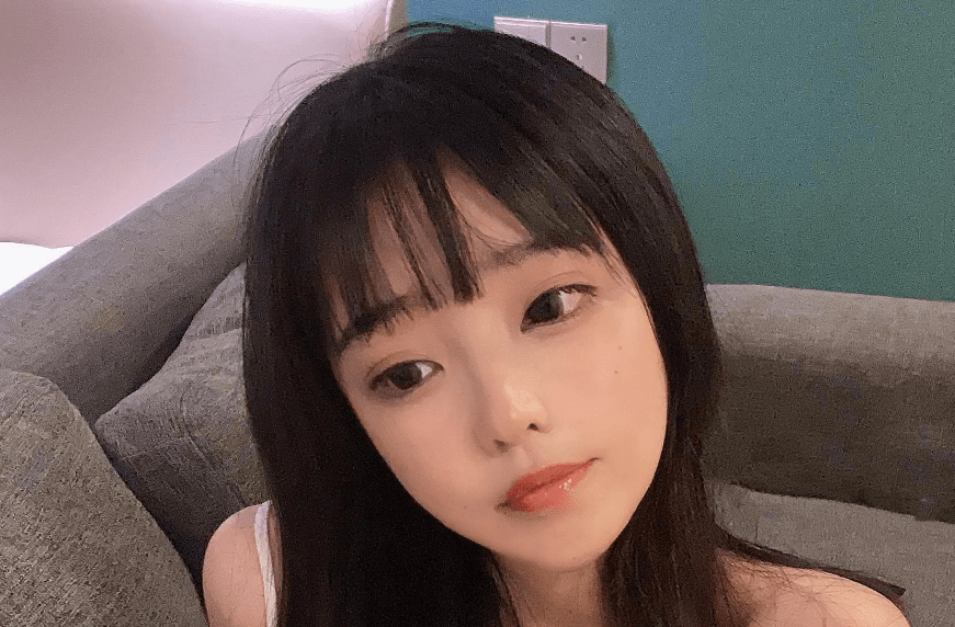 有种"水桶腰"叫郝一点,小号视频里的身材太真实,离掉粉不远了