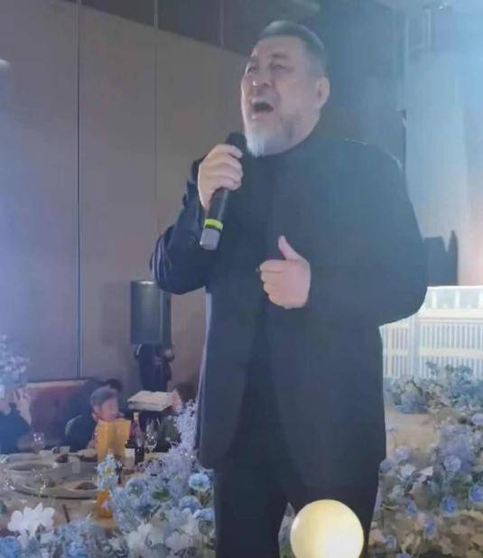 关公陆树铭近况落魄了婚礼上唱歌被嘲混吃混喝一首歌狂赚3万