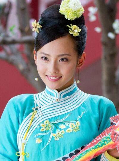 《美人如画》里的张嘉倪是一个悲情的角色,她也演绎得很好