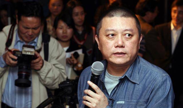王朔评冯小刚:欺下必媚上!穿上叶京给的裤子,也堵不上