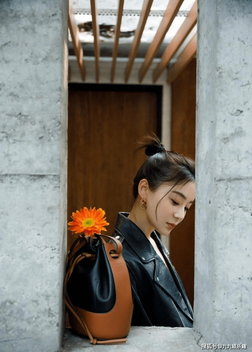 原创袁姗姗:穿耐克鞋拍照,打脸整个娱乐圈,表里不一惹怒全网