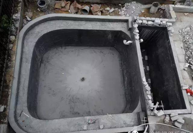 又一个锦鲤池建造完成,您家是不是也要造一个_鱼池