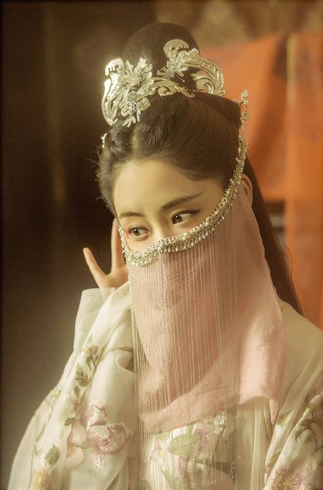 古装剧10位一眼万年面纱美人迪丽热巴美艳神秘宋轶赘婿美出天际