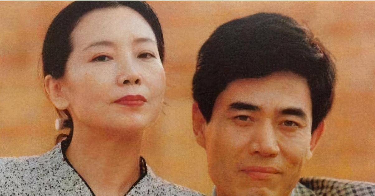 直到1982年,陈宝国获得第一个影视奖项之后, 他与赵奎娥才正式步入