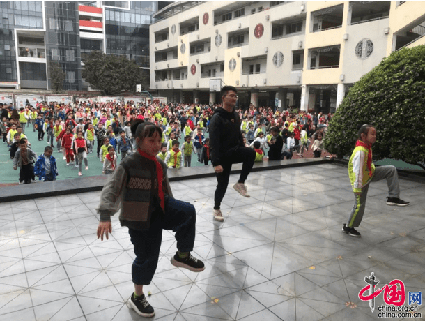 沸腾的体育课堂!成都少城小学让每个学生都动起来