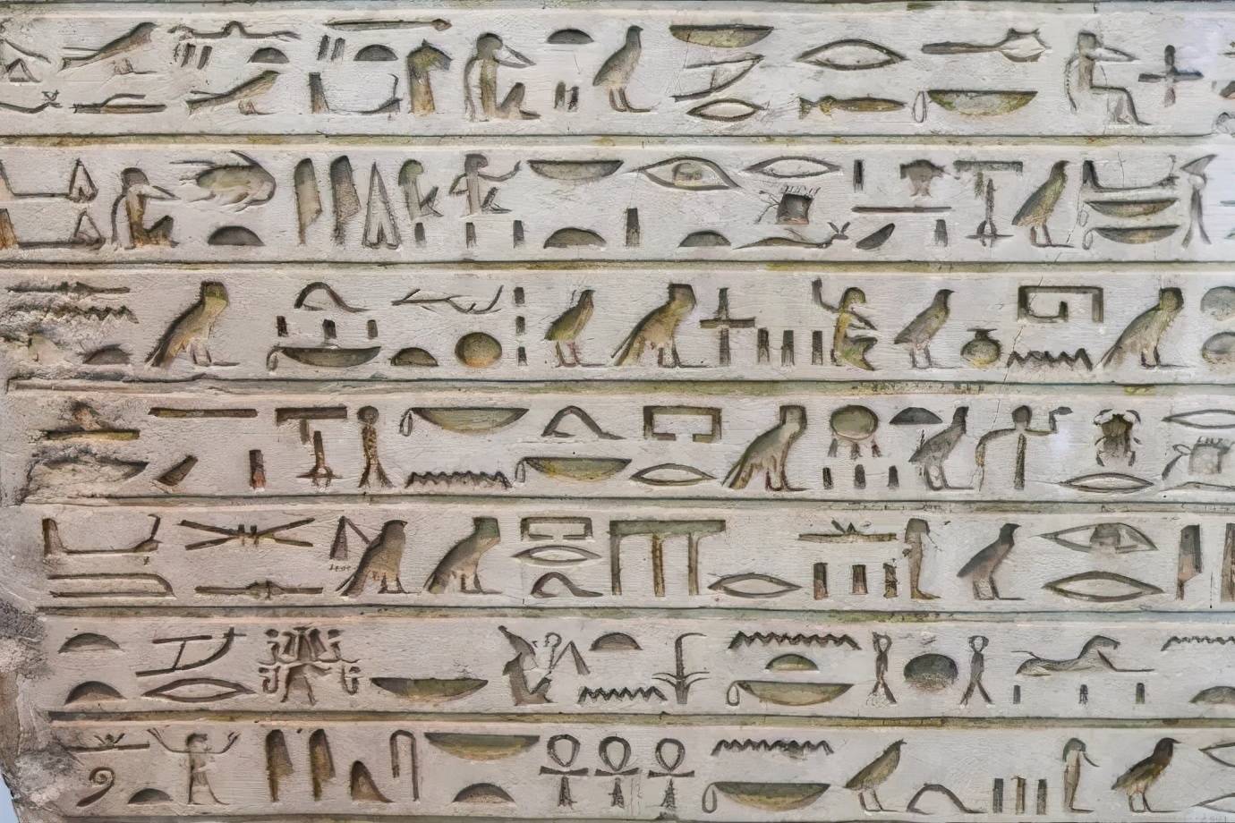 象形文字是原始人根据自己所看到的事物的直观印象画出来的,所以这种