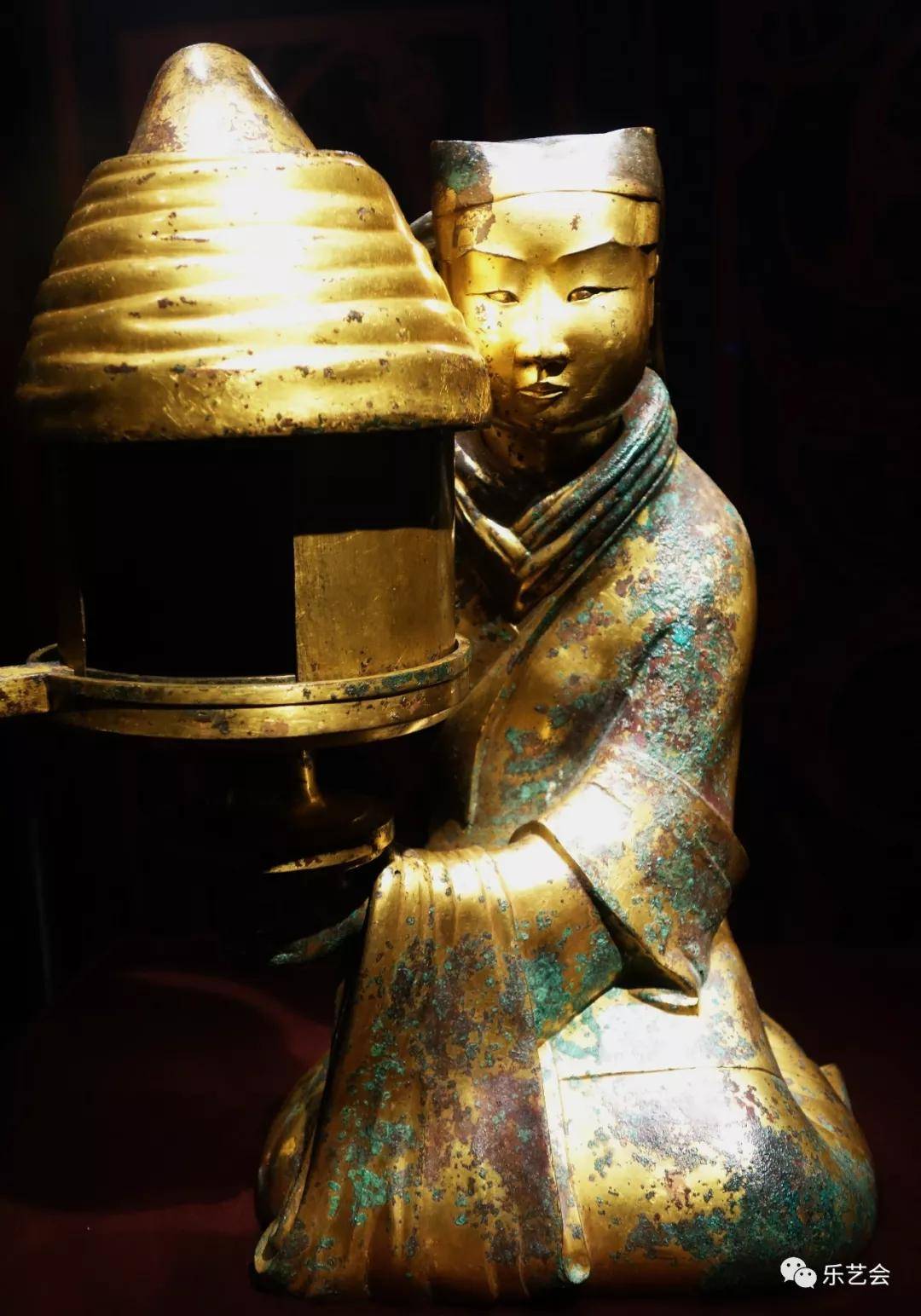 从南博《兄弟王》展出发:汉代青铜灯系列欣赏上篇_右臂