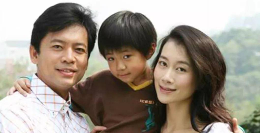 国家一级演员何政军,携手29年的妻子是她,难怪从来不传绯闻