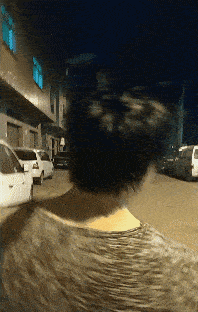 搞笑gif:姑娘放心吧,除了我谁也没看见你捡东西