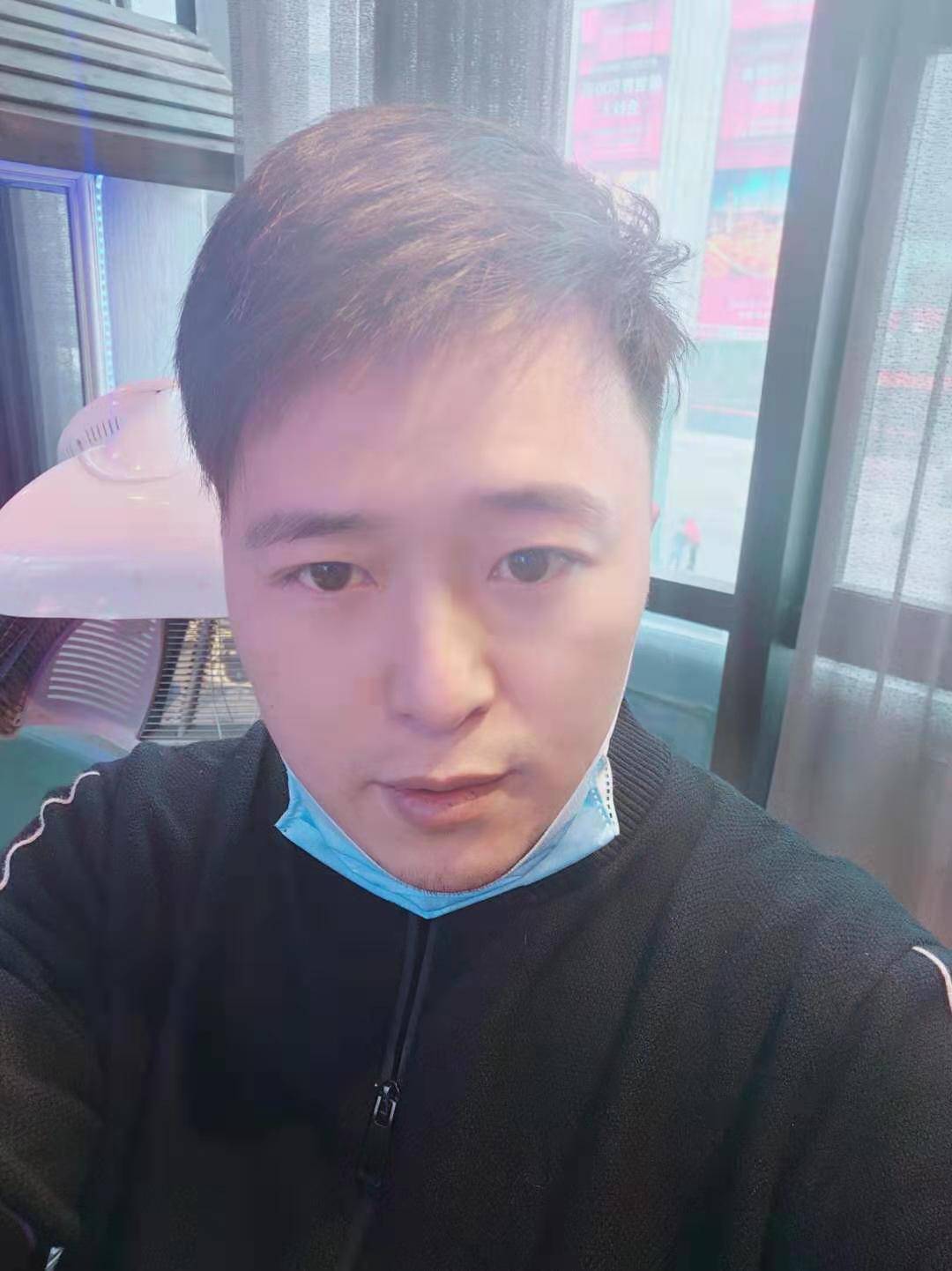知名整体塑形设计师金浩天老师懒人形象