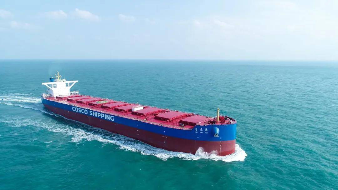 又一艘绿色船舶21万吨散货船在扬州中远海运重工顺利命名