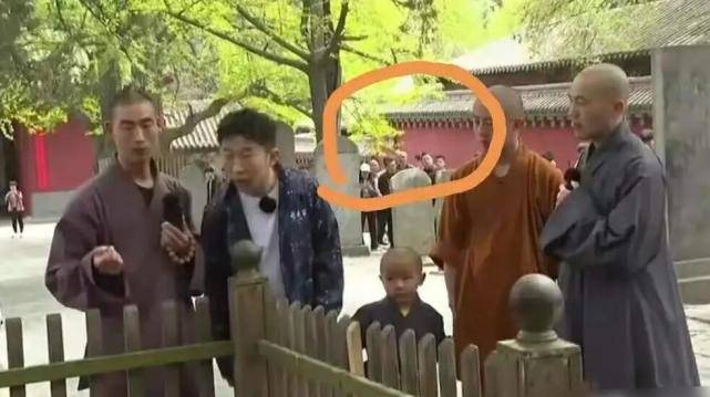 杨迪回应少林寺包场事件避重就轻!现场的这个圈,围得真挺大