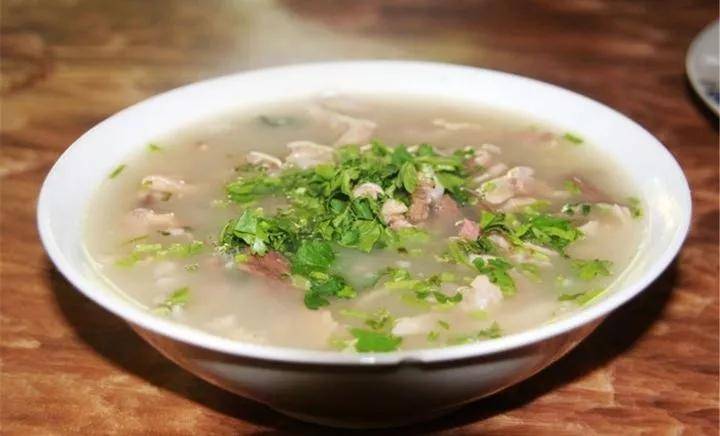 你可能对羊杂汤很熟悉,但这羊肠汤可是沧州人早上的唤醒之食.