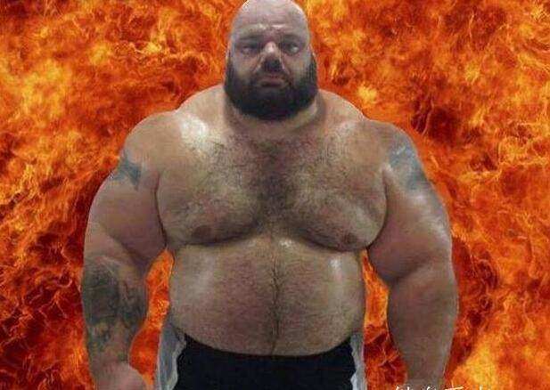 原创希腊"巨熊男"身体肥大,不要以为他只是虚肌肉,却力量惊人!