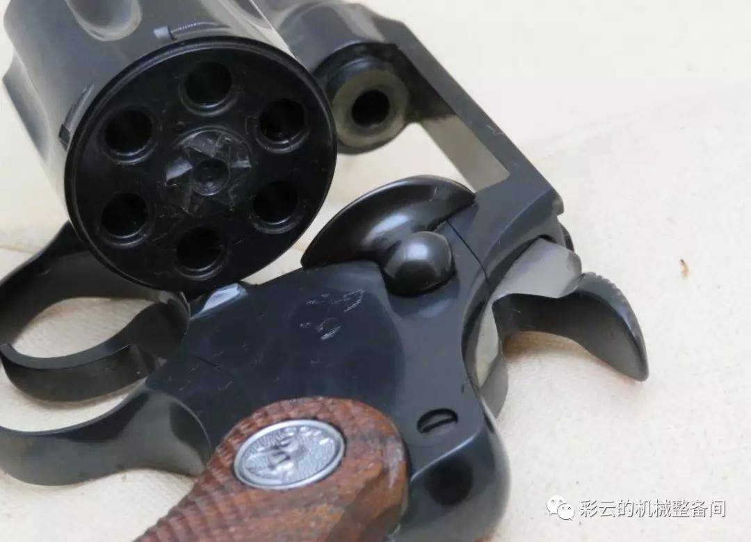 与特种侦探型不同,柯尔特眼镜蛇的枪管长度搭配较多,.