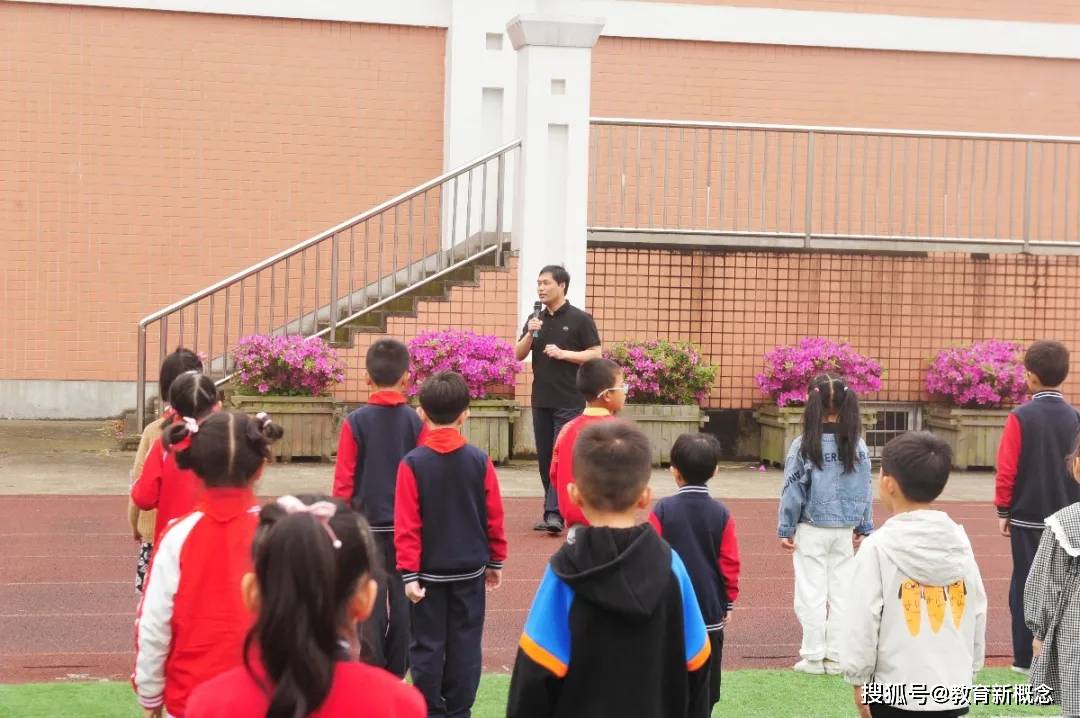 作家进校园,书香伴成长—宁波市北仑区蔚斗小学