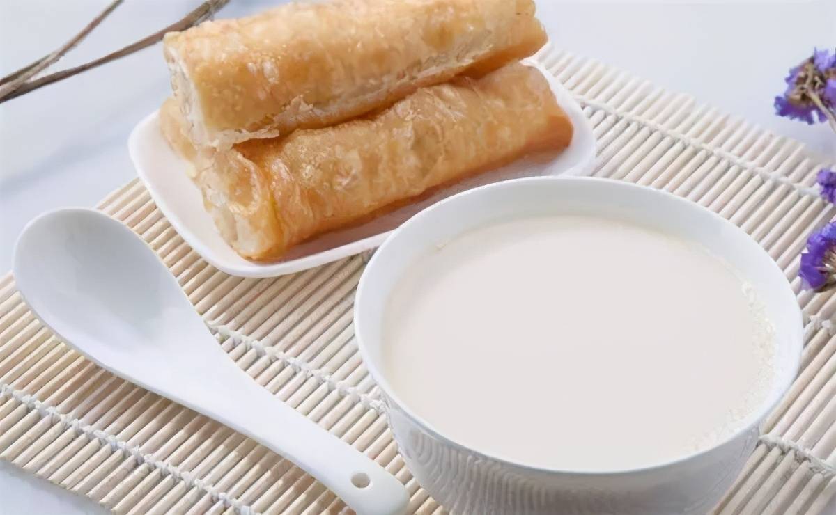 中国传统的早餐搭配"豆浆油条","白粥咸菜"吃法其实并不健康.
