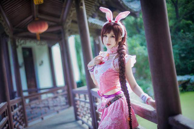 90后美女小姐姐cos斗罗大陆小舞美极了!网友:比动漫还要美!