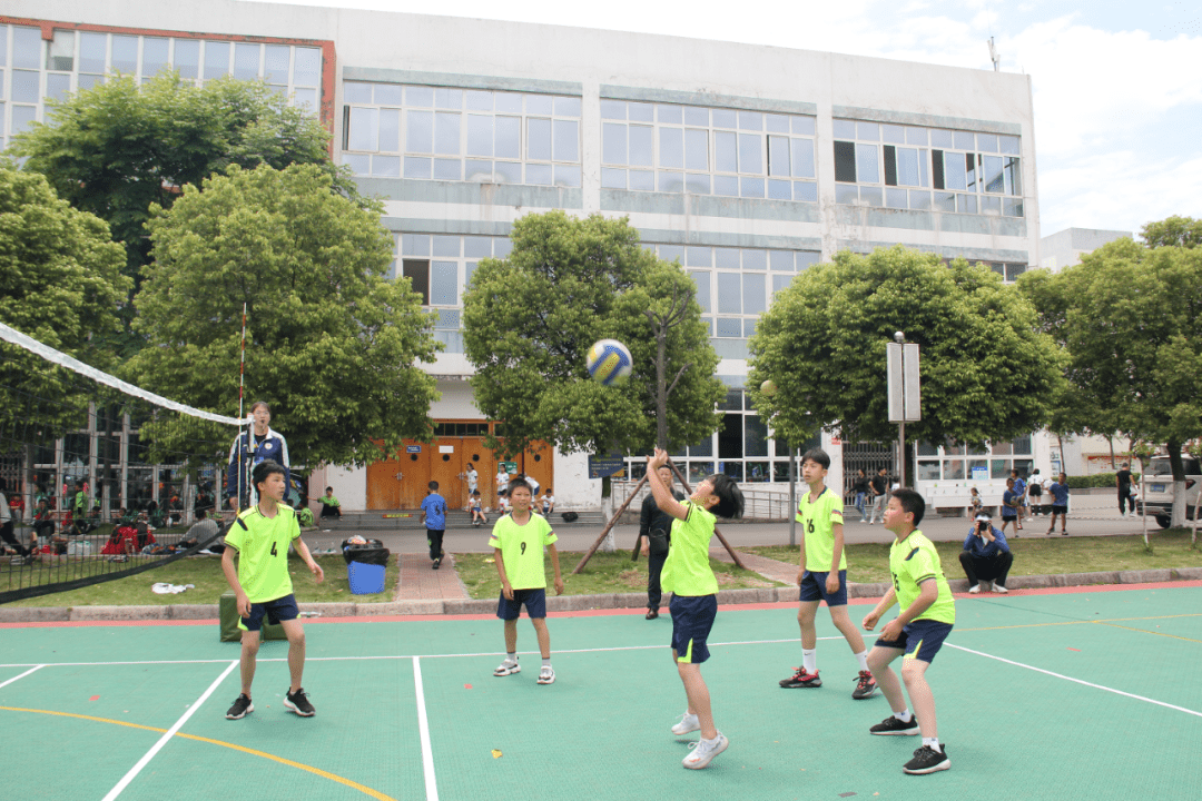 双流区九江小学参加省,市排球比赛活动