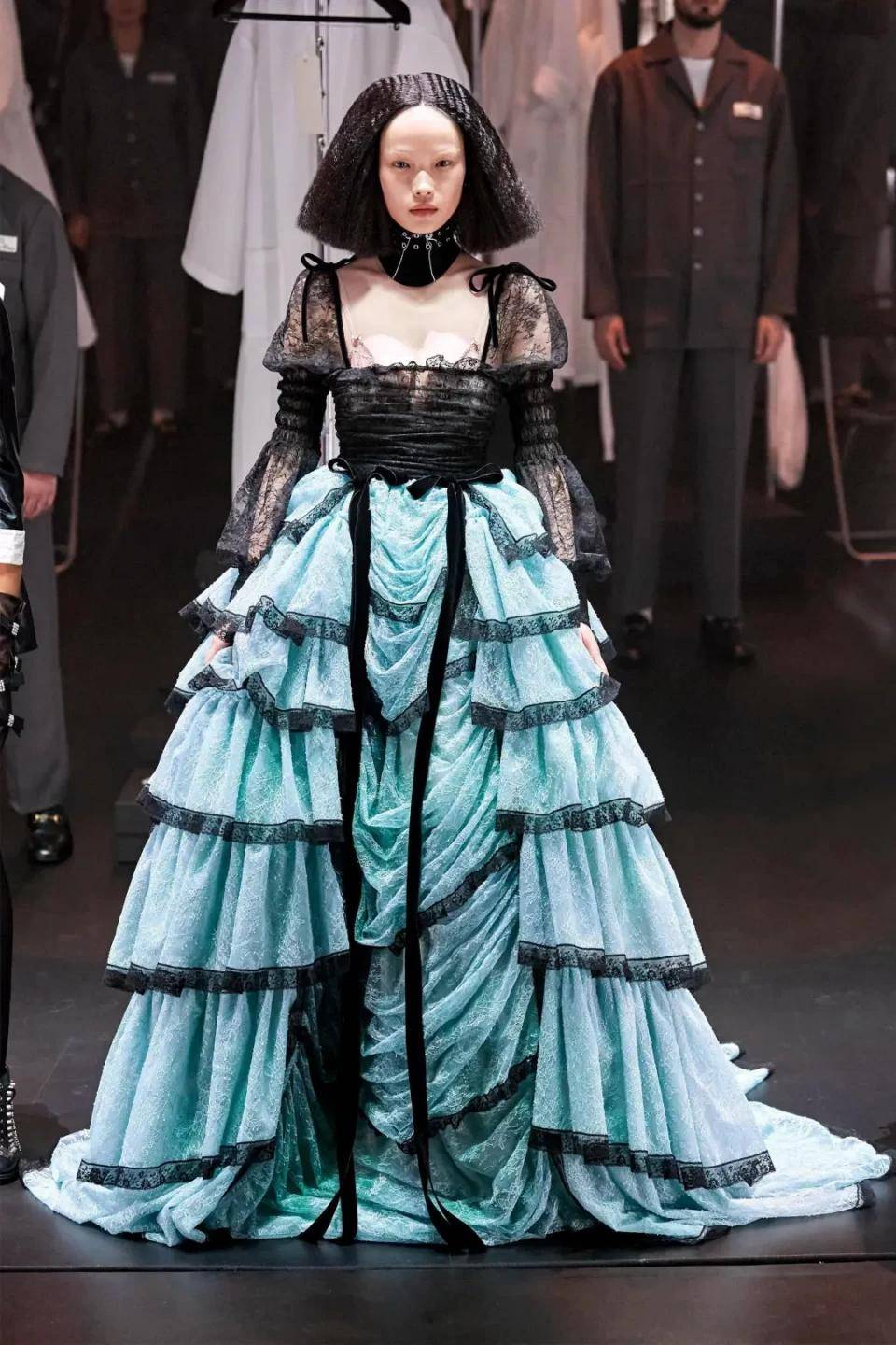 gucci2021春夏走秀,gucci2020春夏时装秀 gucci2021秋冬系列,红蓝撞色搭配,打造一场视觉盛宴.