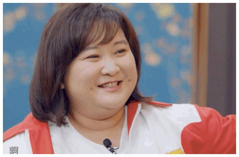 原创素人撞脸贾玲,五官和酒窝不能说太像,简直一模一样!