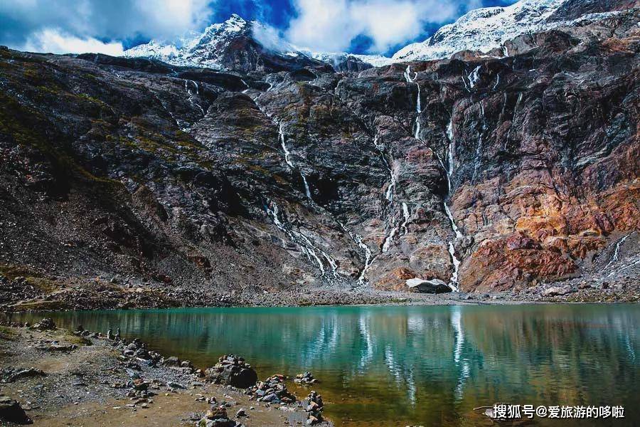 徒步雨崩,可以观看梅里雪山的壮丽,也能前往神瀑神湖洗涤心灵,这是一