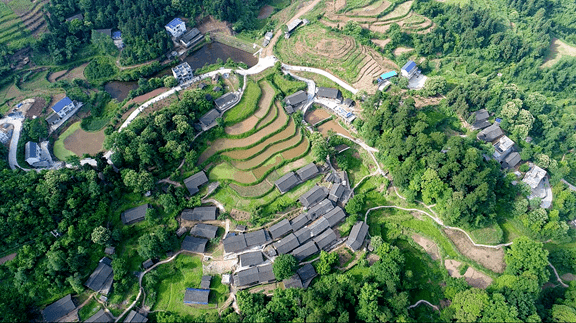 在湘西自治州泸溪县城正西方向,有着一个性价比很高的小众旅行地,它