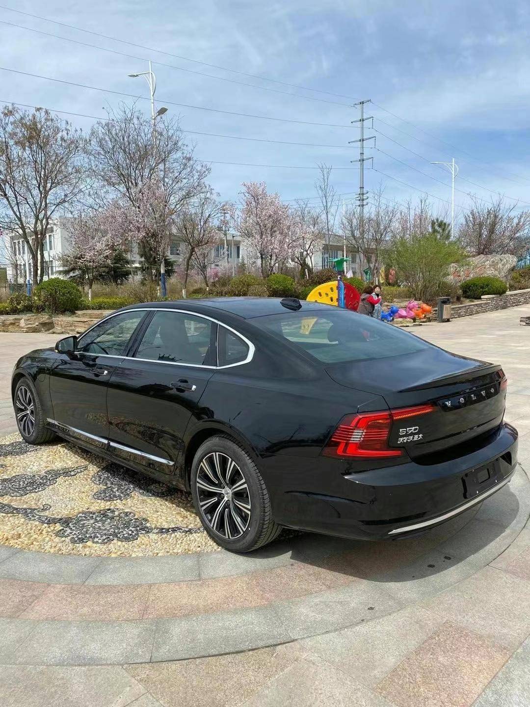 今天说2021年沃尔沃s90t820t可插电式油电混合179w