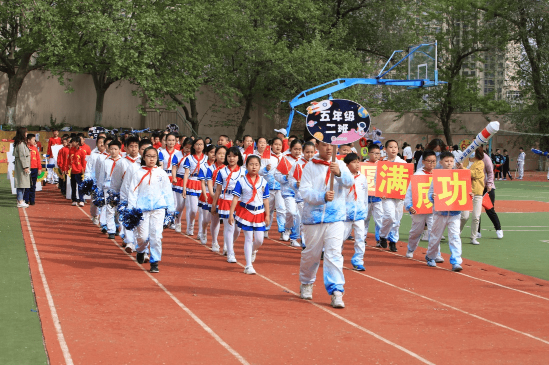 奔跑吧少年青岛湖岛小学春季田径运动会举行