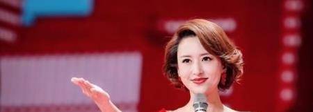 原创她是央视著名的主持人,嫁给大20岁的老公,如今幸福美满