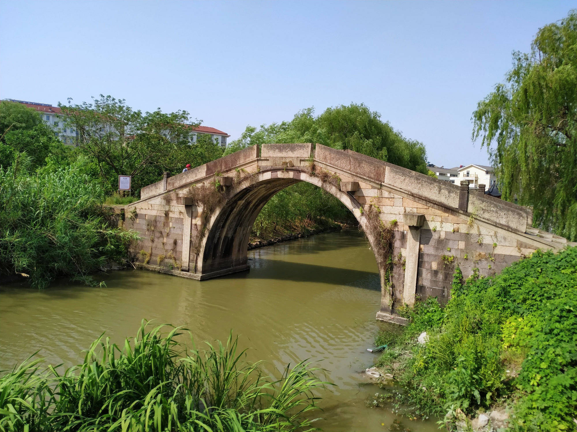 湖州百年古桥—凤鸣桥,位于菱湖的南浜村