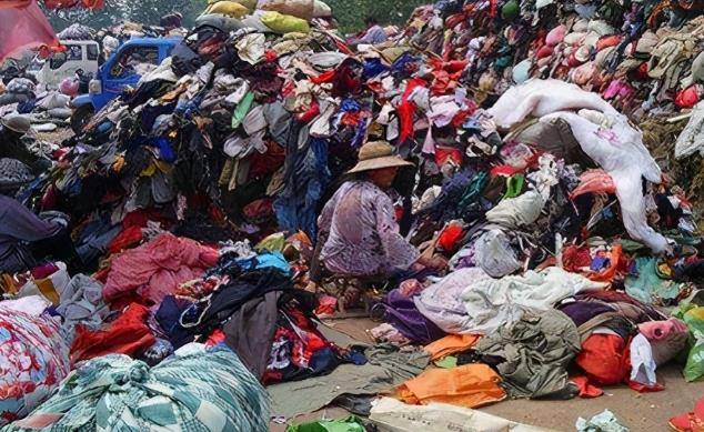 五毛钱一斤的旧衣服,很多人都进农村收购,到底用来做?