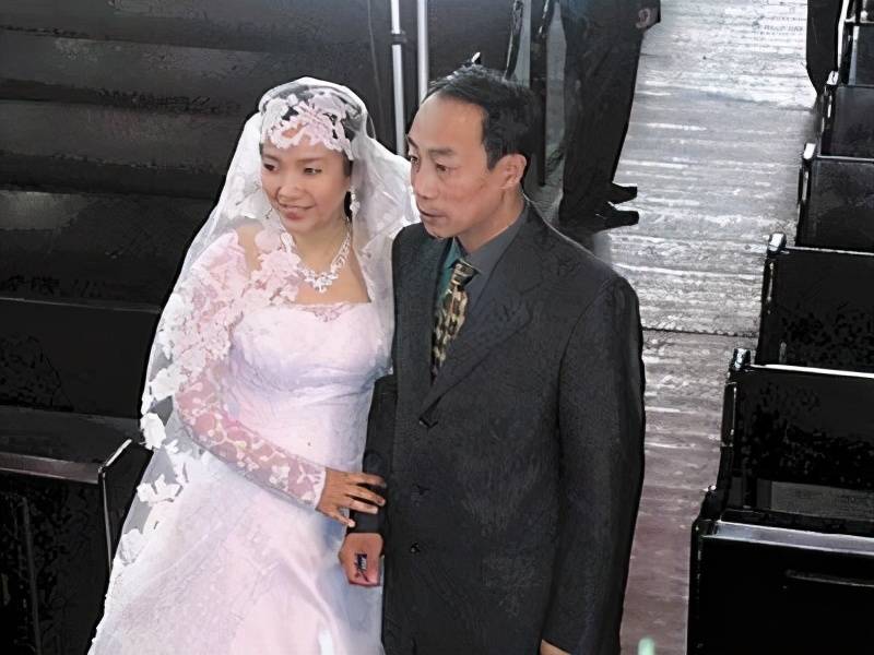 原创孙海英:被前妻抛弃,儿子离世成他一生的痛,再婚对继子视如已出