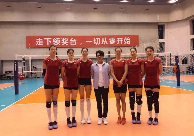 原创都是女排球员 朱婷年薪上千万 袁心玥年薪几十万 公平吗