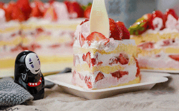 甜品控的小仙女就等着接受草莓的暴击吧~ 第一种:草莓蛋糕