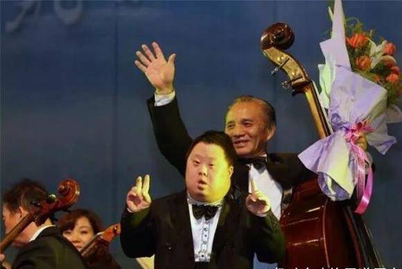 还记得"唐氏儿天才"舟舟吗?热度褪去后,他如今现状如何?