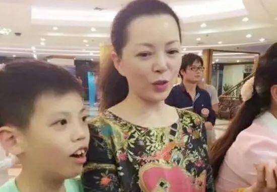 原创汪涵前女友,提携李湘,昔日湖南台一姐,51岁仍气质超凡