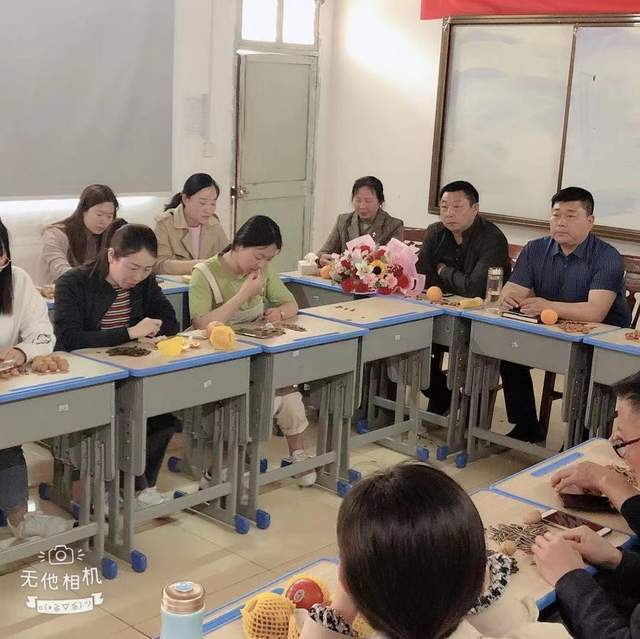 钦工镇宋集大董小学举行退休教师欢送会