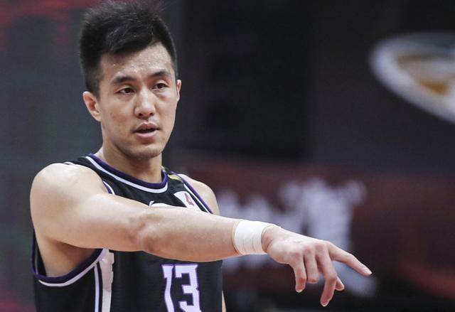 撕破脸中国男篮两大巨星内讧郭艾伦喉舌怒怼cba八冠王王仕鹏