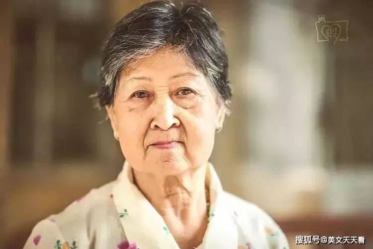 娘在,兄弟姐妹是一家;娘不在,兄弟姐妹是亲戚! 娘在,揖就在.