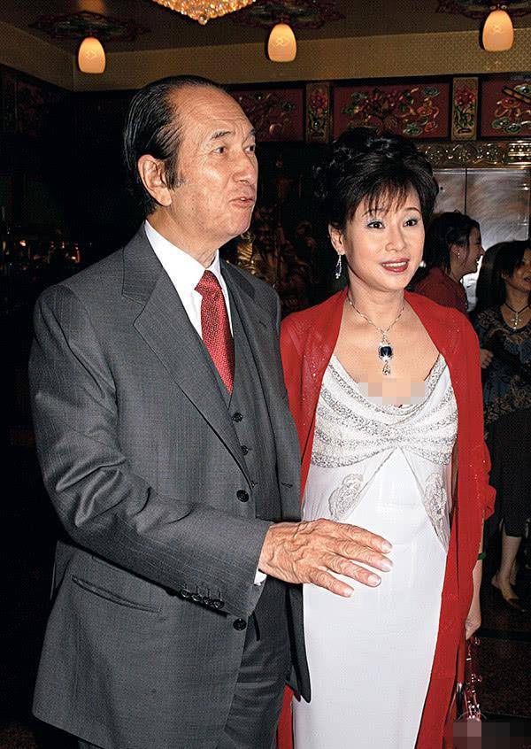 原创赌王四位太太各有千秋时常争风吃醋,三太直言:是女人都不会开心
