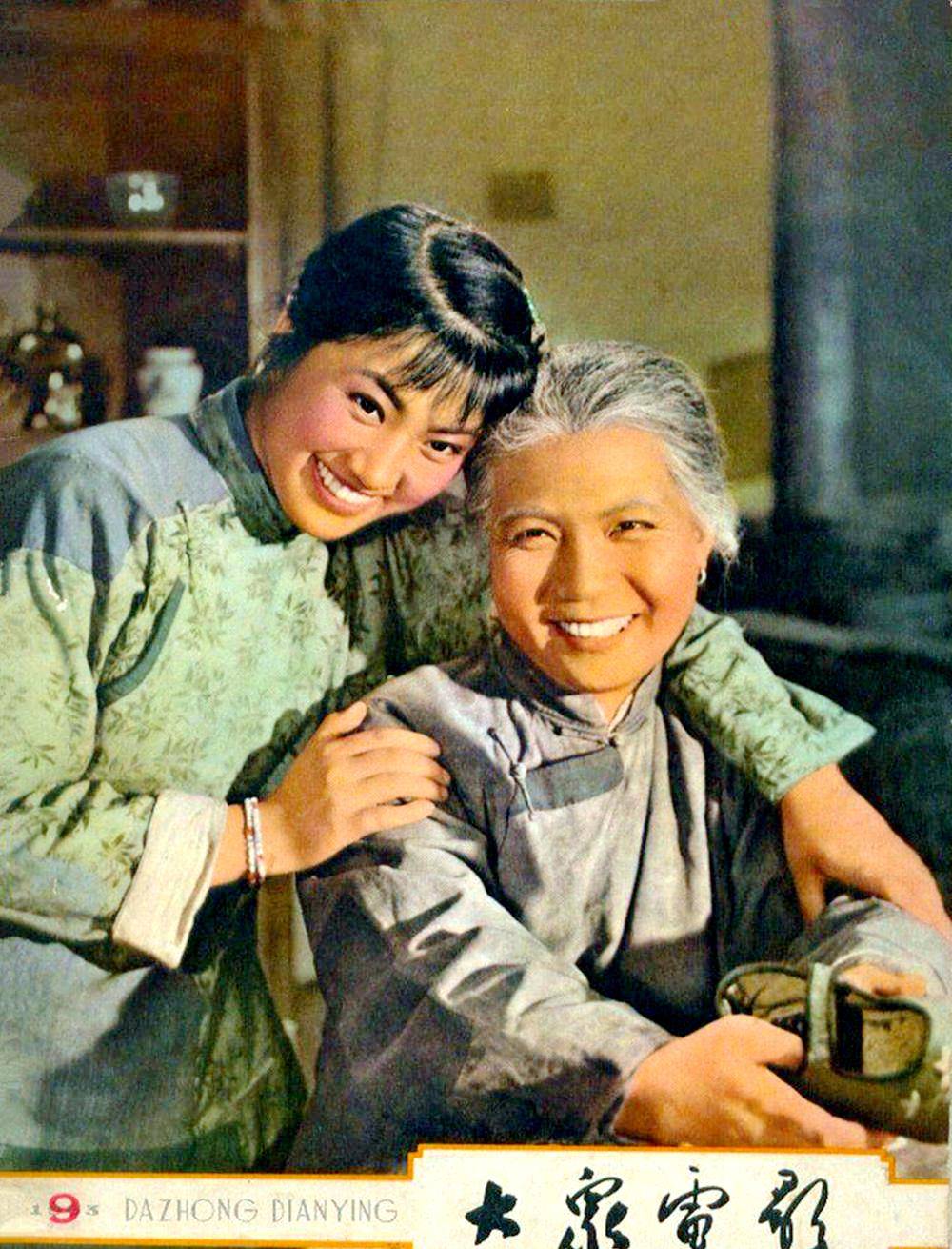 曾是田方银幕妻子第一代铁梅奶奶一家都是演艺人孙女是车晓