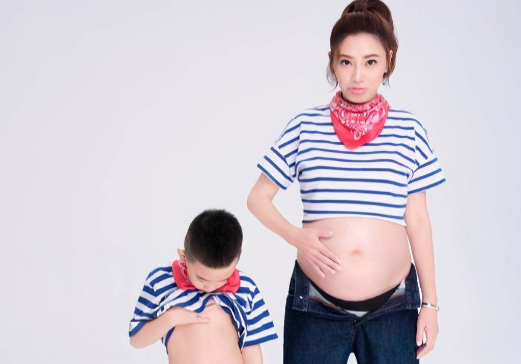 原创《新生日记》看点多,陈小春帮应采儿拍孕肚照,gai喜得儿子