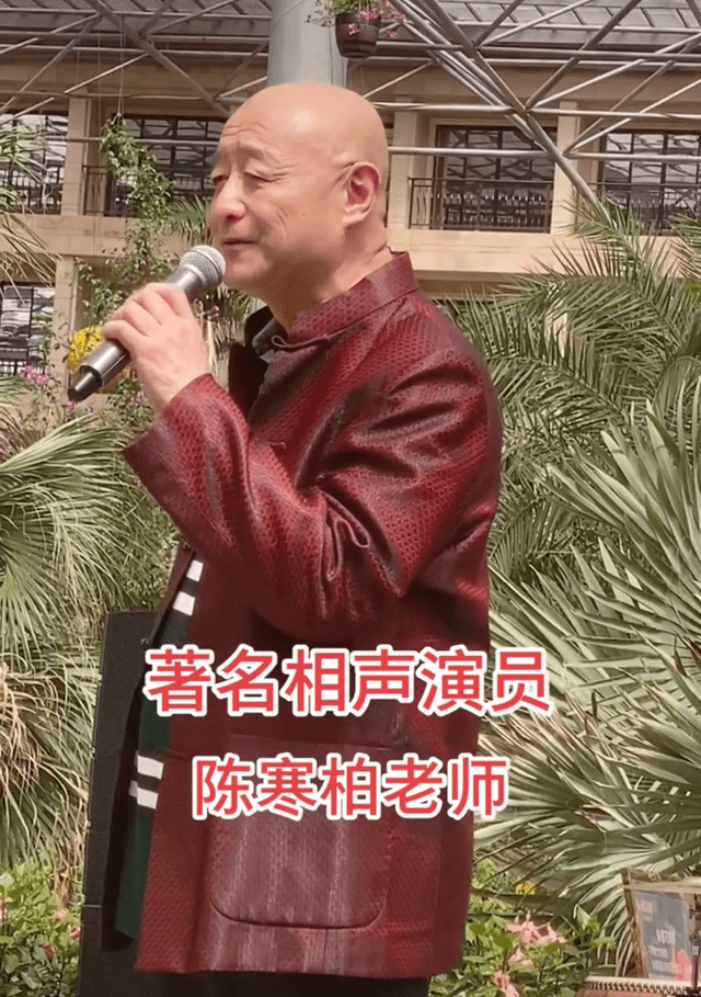 陈寒柏现身市场商演!不说相声大秀歌喉,却再次惹网友质疑