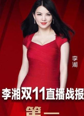 原创10岁王诗龄拍广告,父母坐一旁助阵,李湘的坐姿暴露了家庭地位